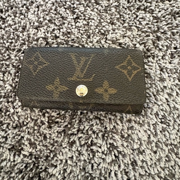 Louis Vuitton Accessories - Louis Vuitton Vintage Monogram Four Key Holder